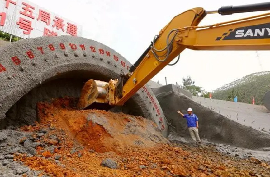 黄百铁路接入南昆铁路工程启动(图3)