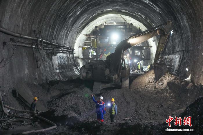 渝昆高铁全线隧道、桥梁、路基等线下工程建设完成(图2)